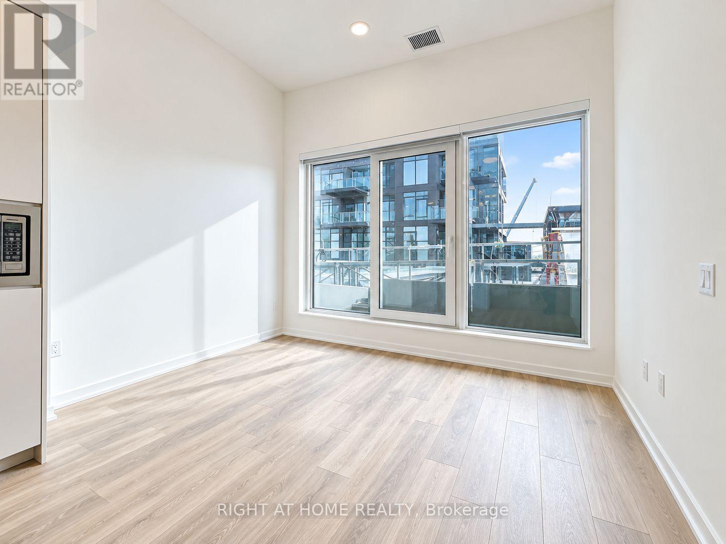 1285 Dupont Street — photo 15