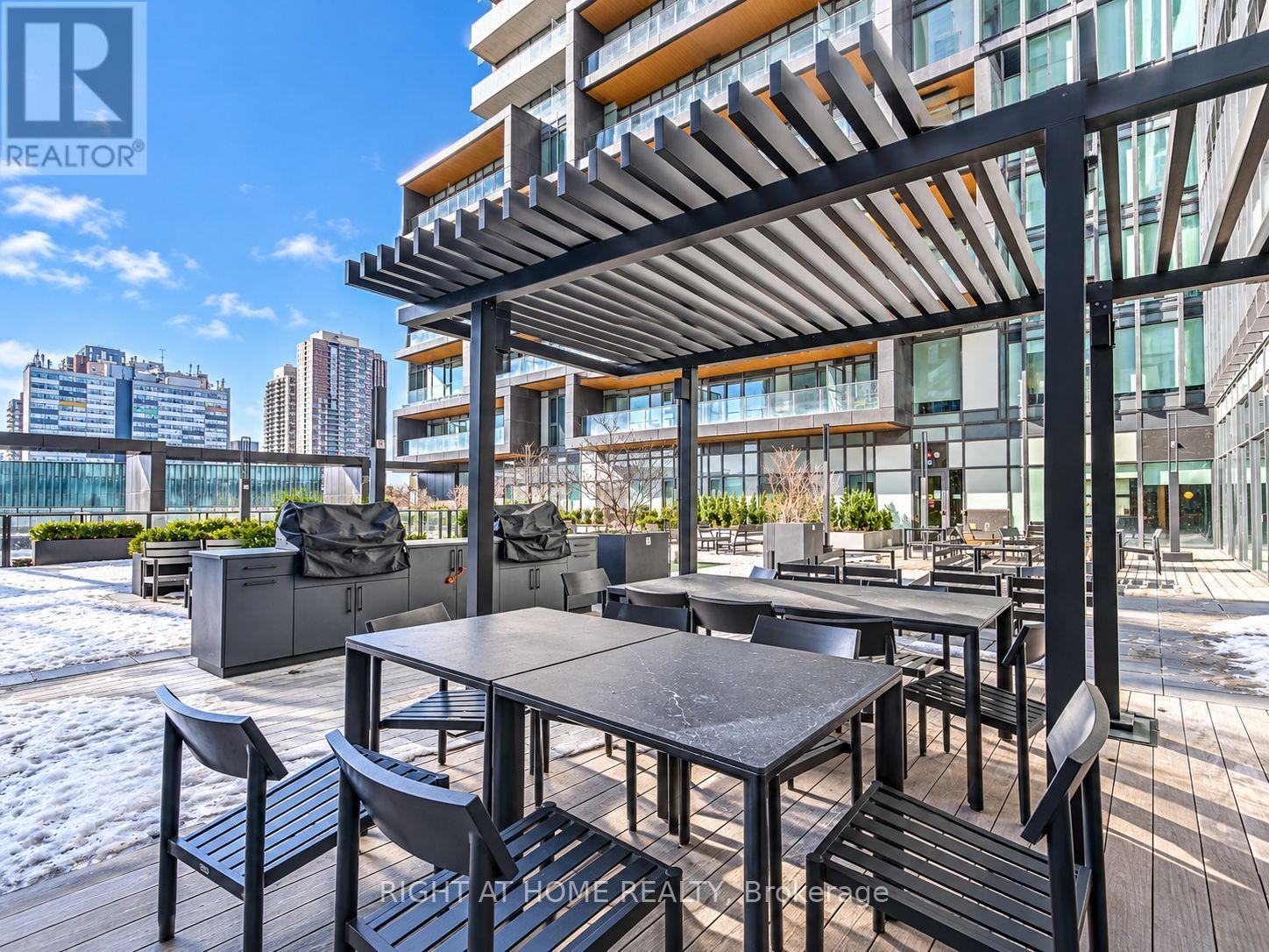 #302 1285 DUPONT STREET - 4