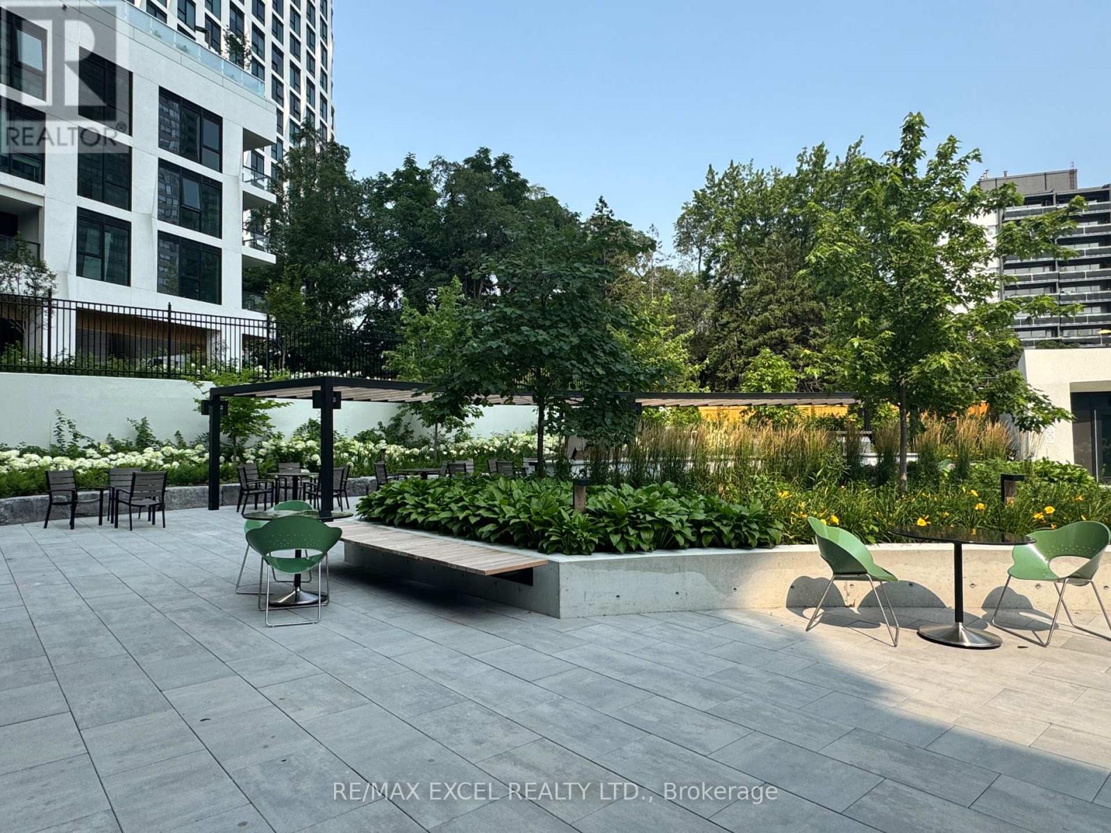 60 Central Park Roadway — photo 15
