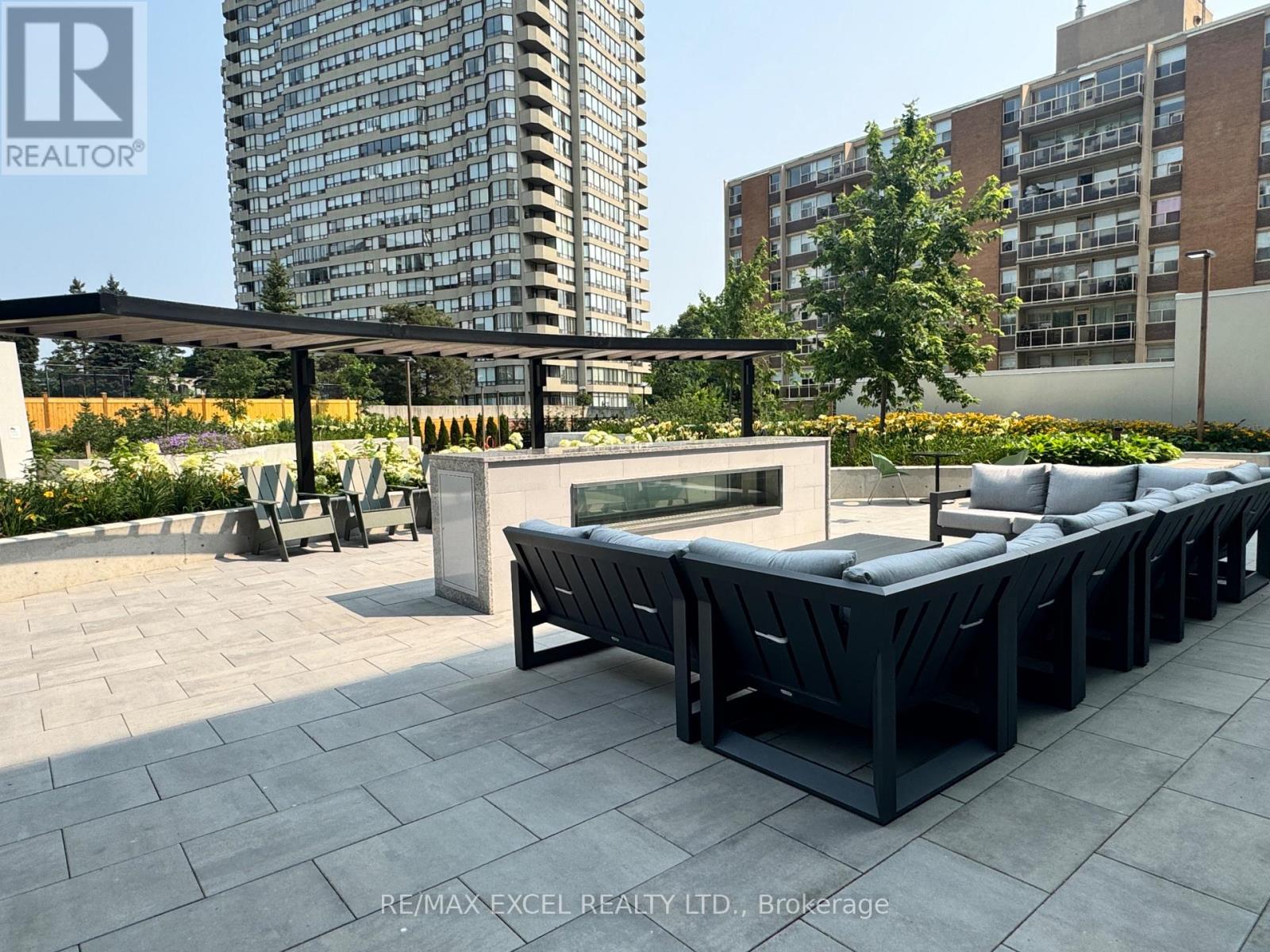 60 Central Park Roadway — photo 16