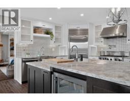 4pc Bathroom - 323 Parkview Crescent Se, Calgary, AB T2J4N8 Photo 13