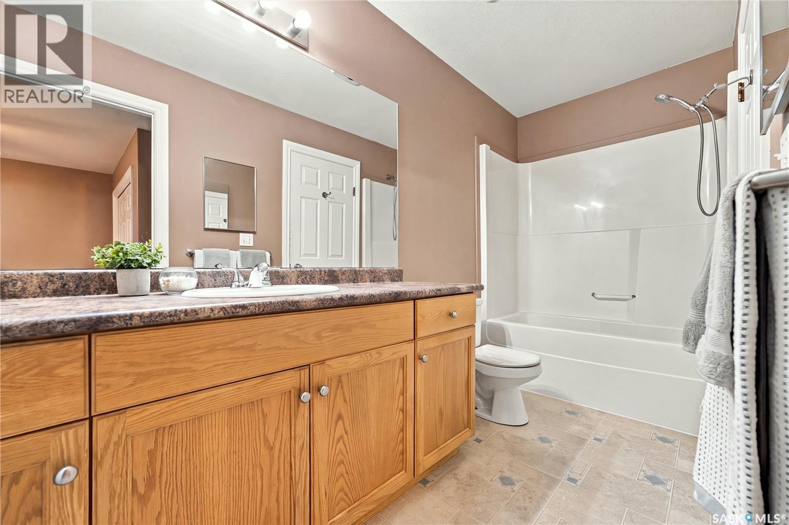 #74 127 Banyan CRESCENT - 13