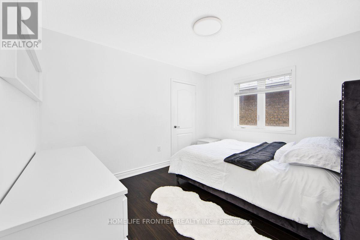 18 Hopkins Crescent — photo 24