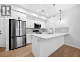4pc Bathroom - 3413, 33 Carringham Gate Nw, Calgary, AB T3P2H6 Photo 6