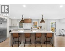 5pc Bathroom - 916 Lake Placid Drive Se, Calgary, AB T2J4C2 Photo 9