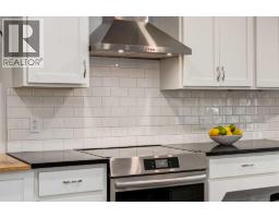 4pc Bathroom - 36 Hudson Road Nw, Calgary, AB T2K2A9 Photo 7