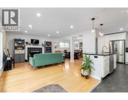 36 Hudson Road Nw, Calgary, AB T2K2A9 Photo 9