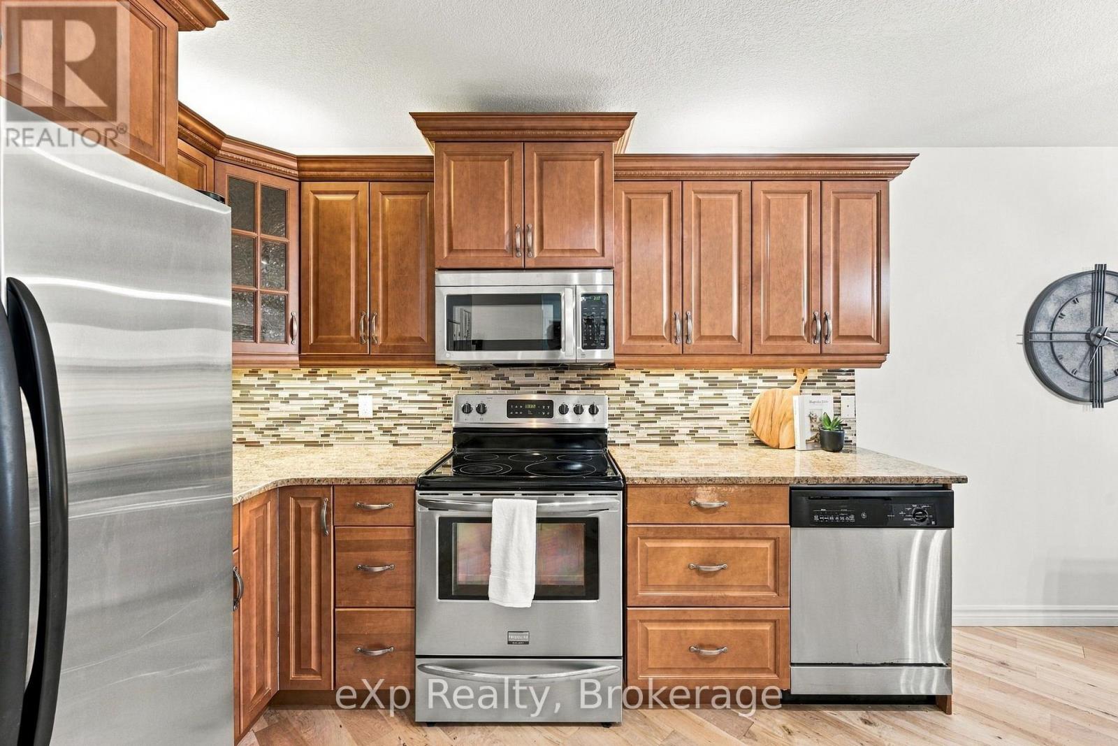 358 DUFFERIN STREET - 11
