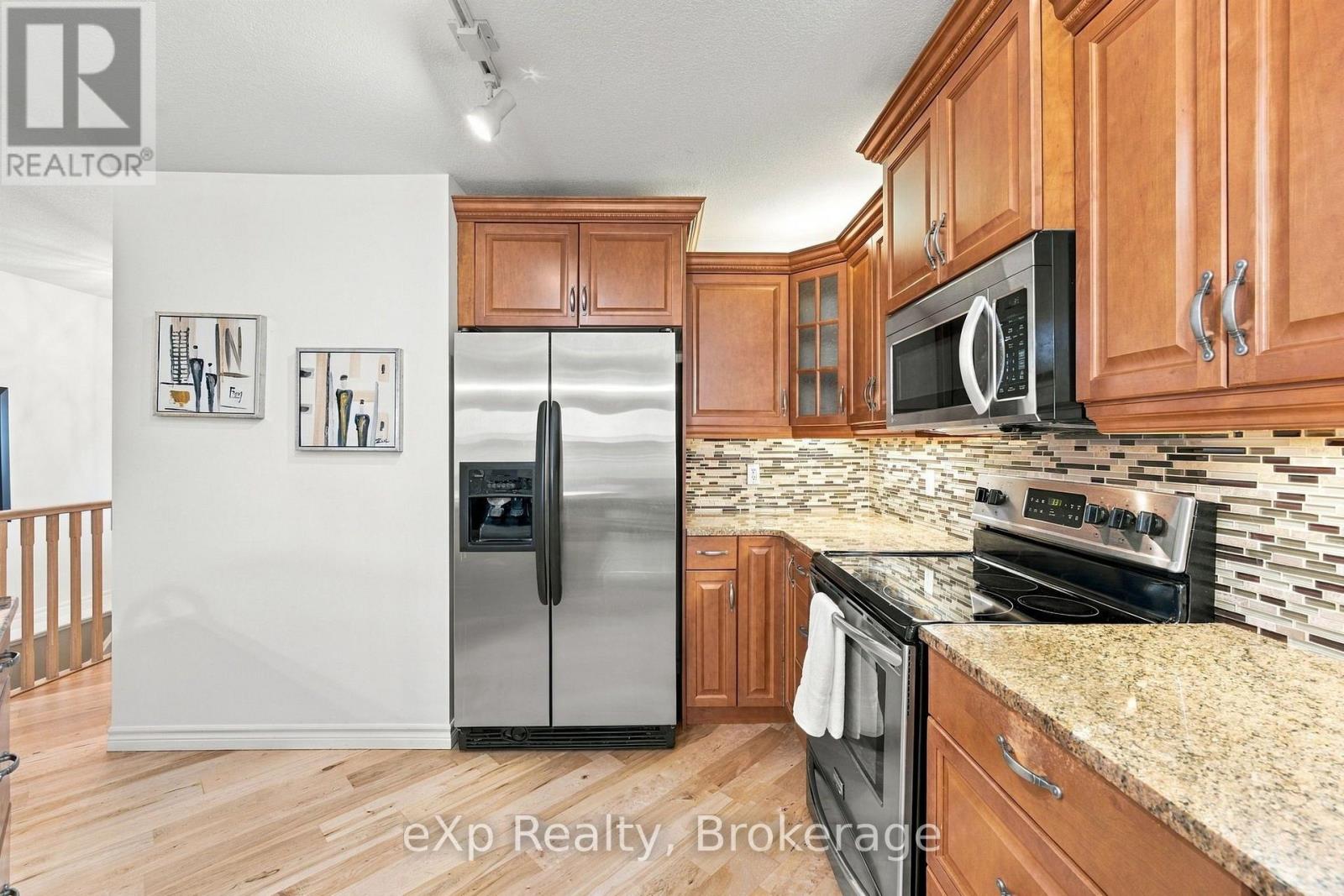 358 DUFFERIN STREET - 12