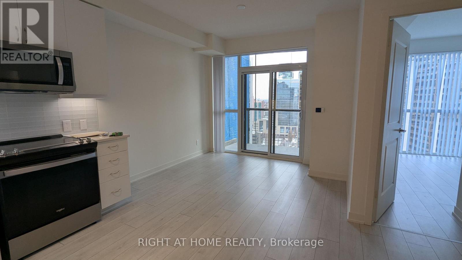 4955 Yonge Street — photo 8