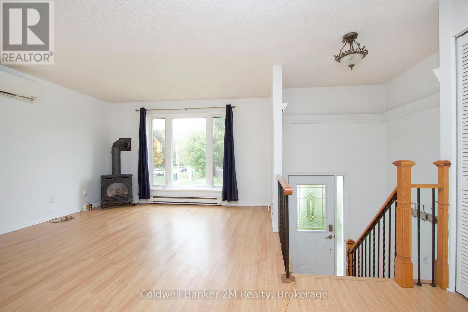 673 Attersley Drive, Oshawa, ON photo 4
