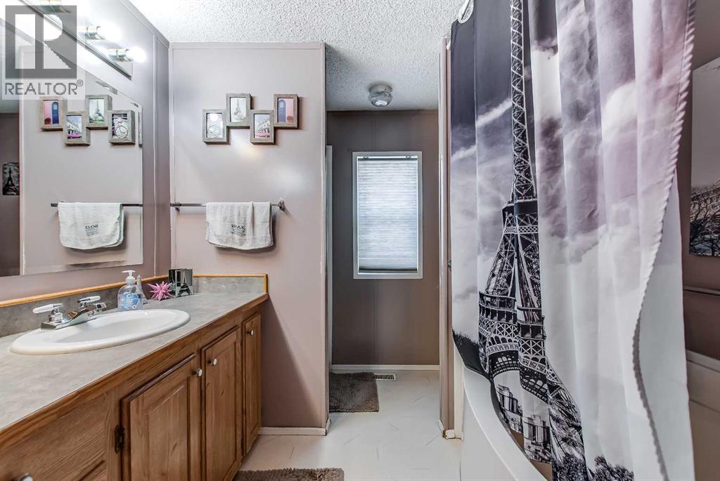 236, 4000 13 Avenue SE, Medicine Hat — photo 28