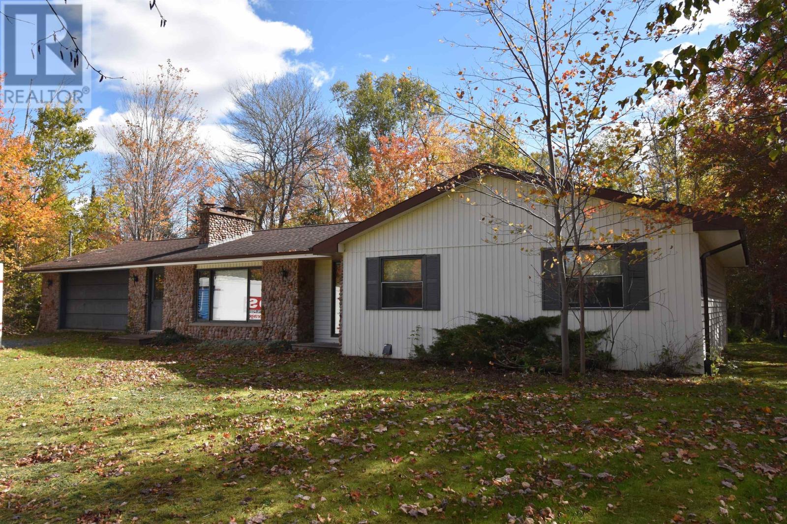 40 BLUE JAY Place - 1