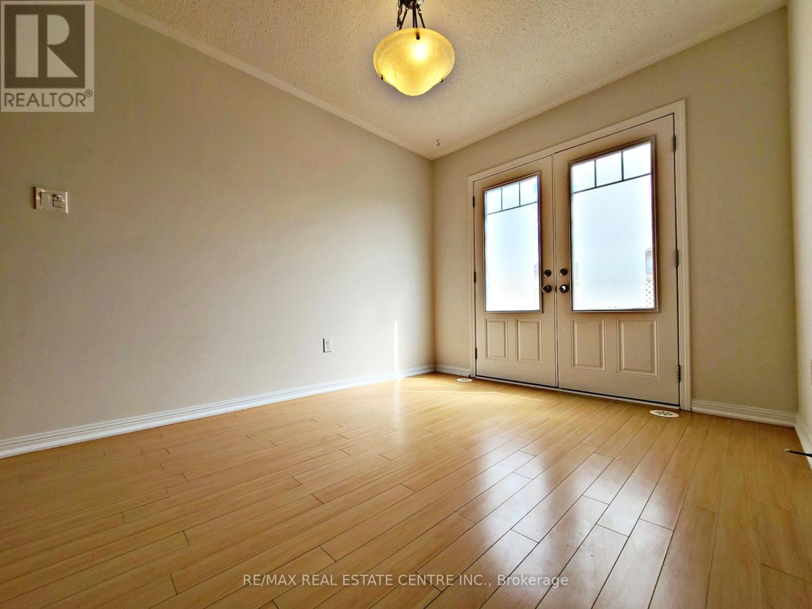 247 Slingsby Landing — photo 10