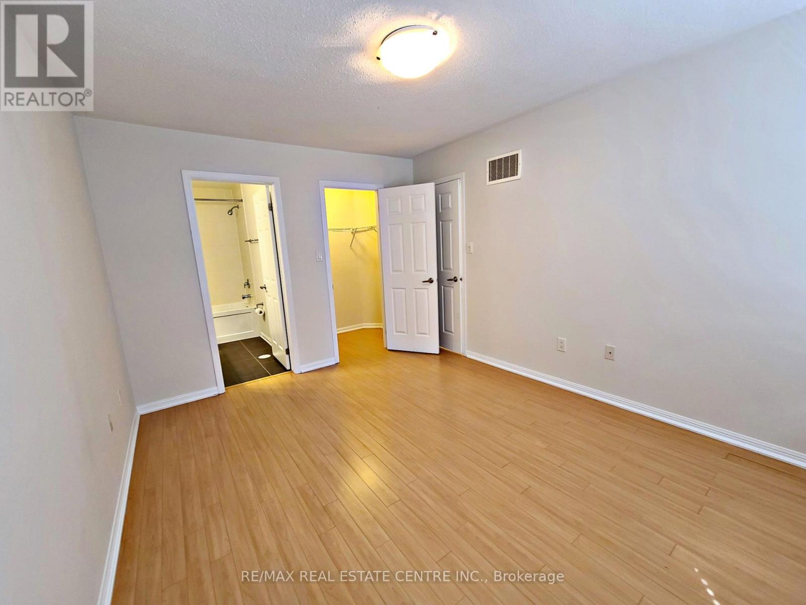 247 Slingsby Landing — photo 13