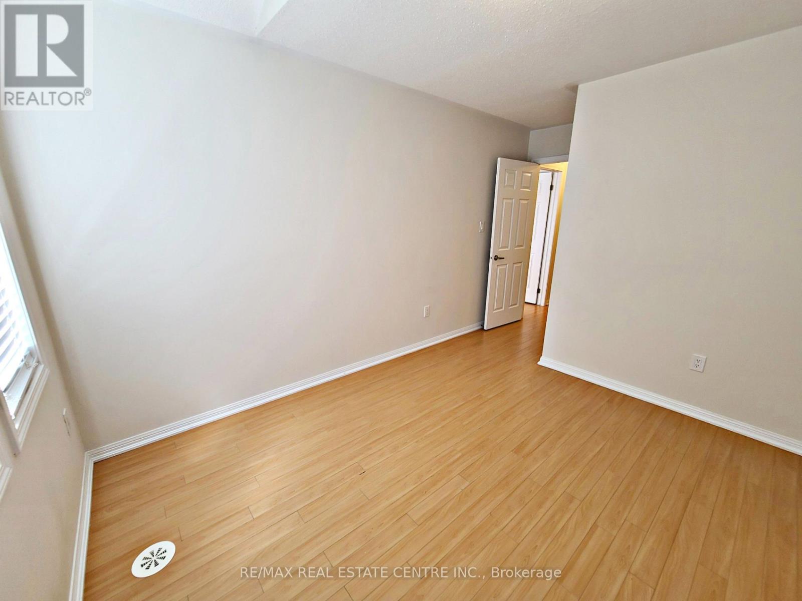 247 Slingsby Landing — photo 16