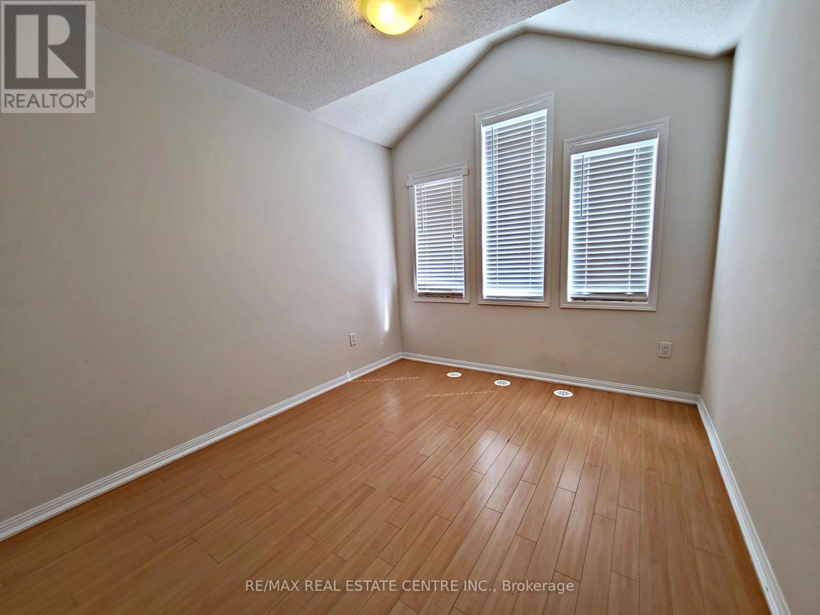 247 Slingsby Landing — photo 17