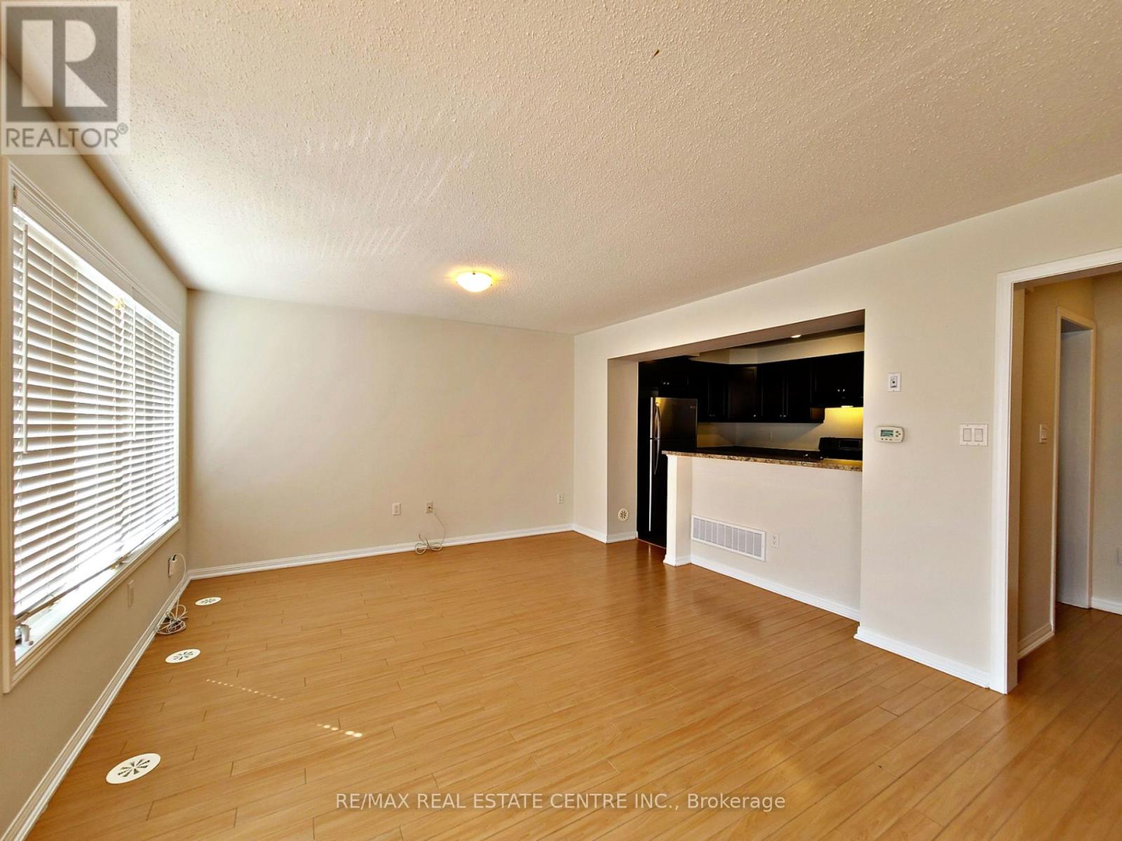247 Slingsby Landing — photo 8
