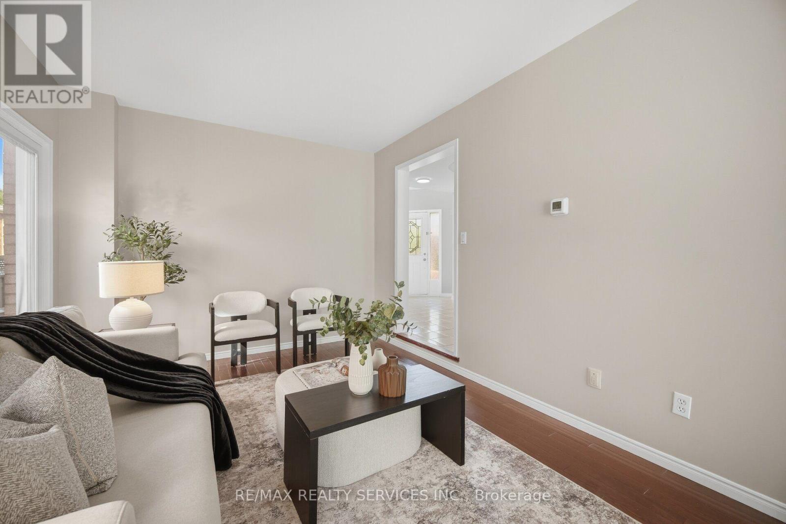 8 GARDENIA WAY - 27