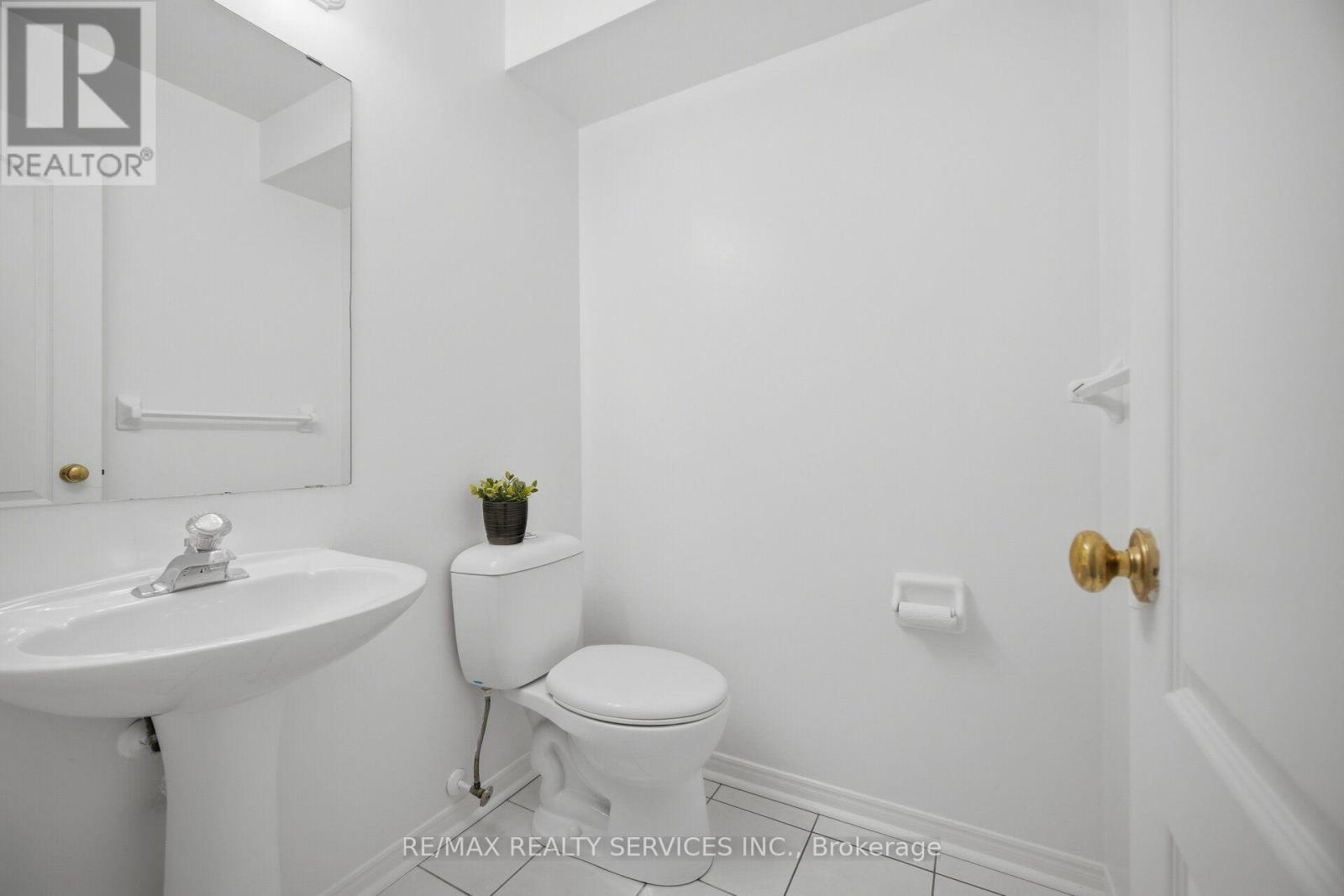 8 GARDENIA WAY - 28