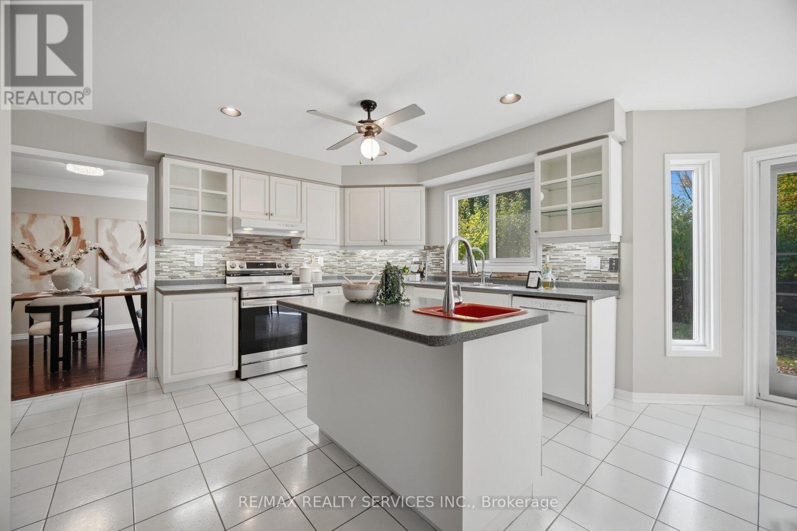8 Gardenia Way — photo 3