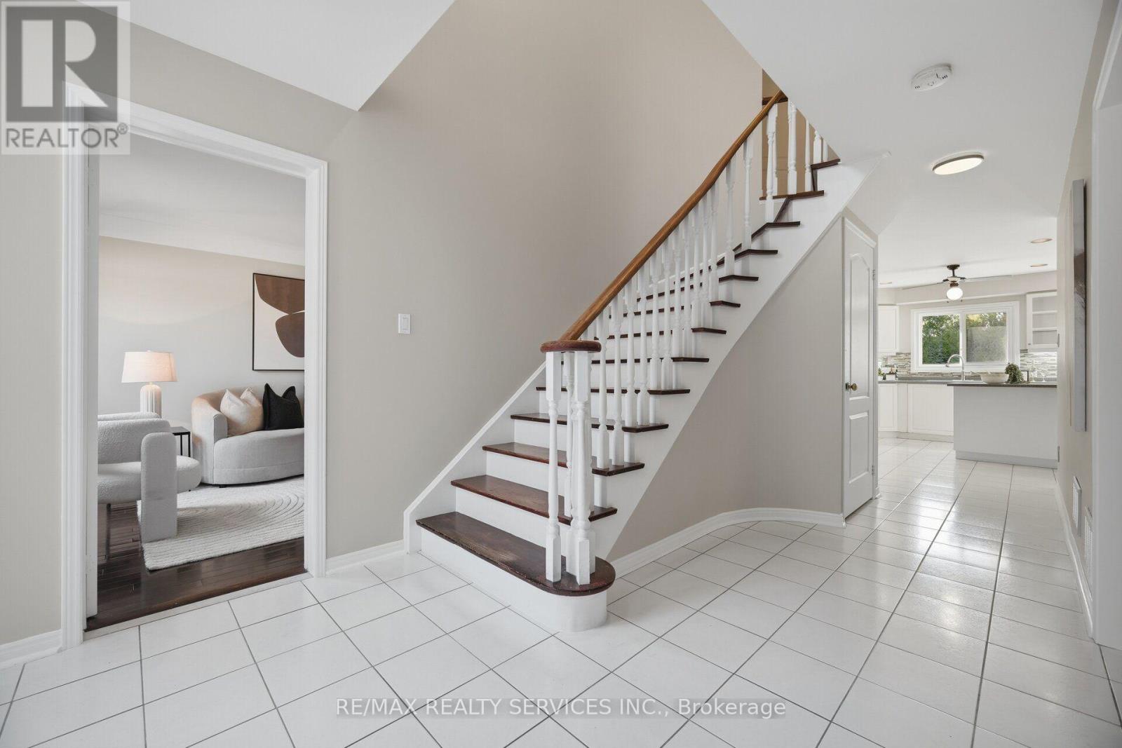 8 GARDENIA WAY - 30