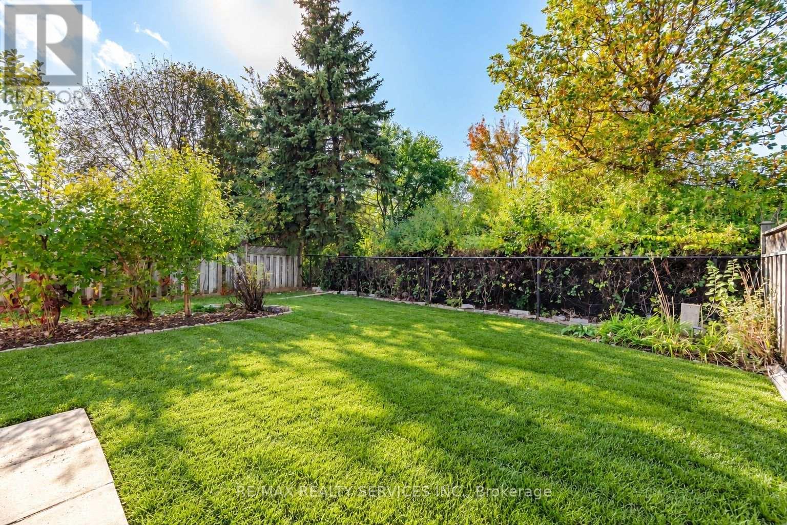 8 Gardenia Way — photo 48