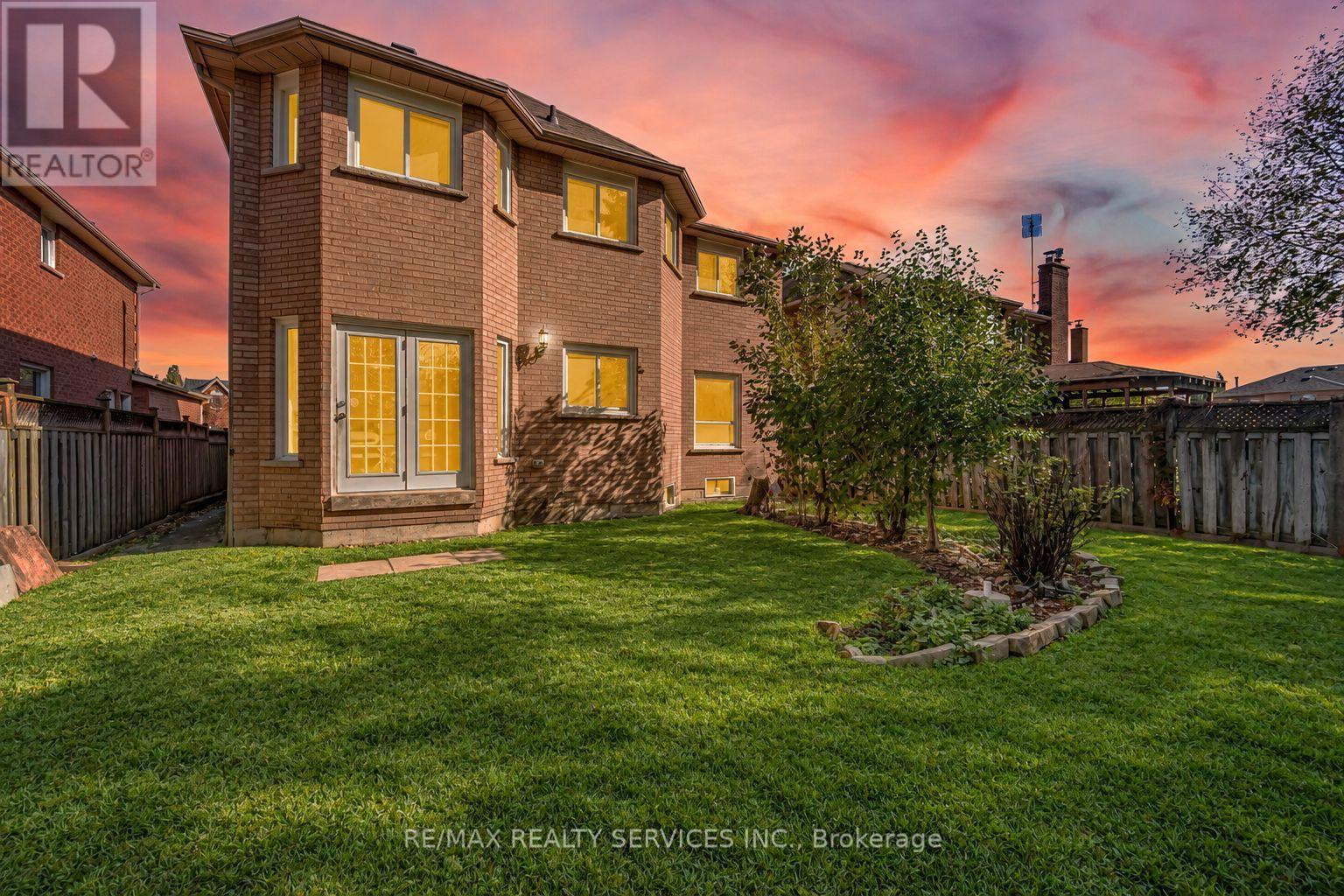 8 Gardenia Way — photo 49