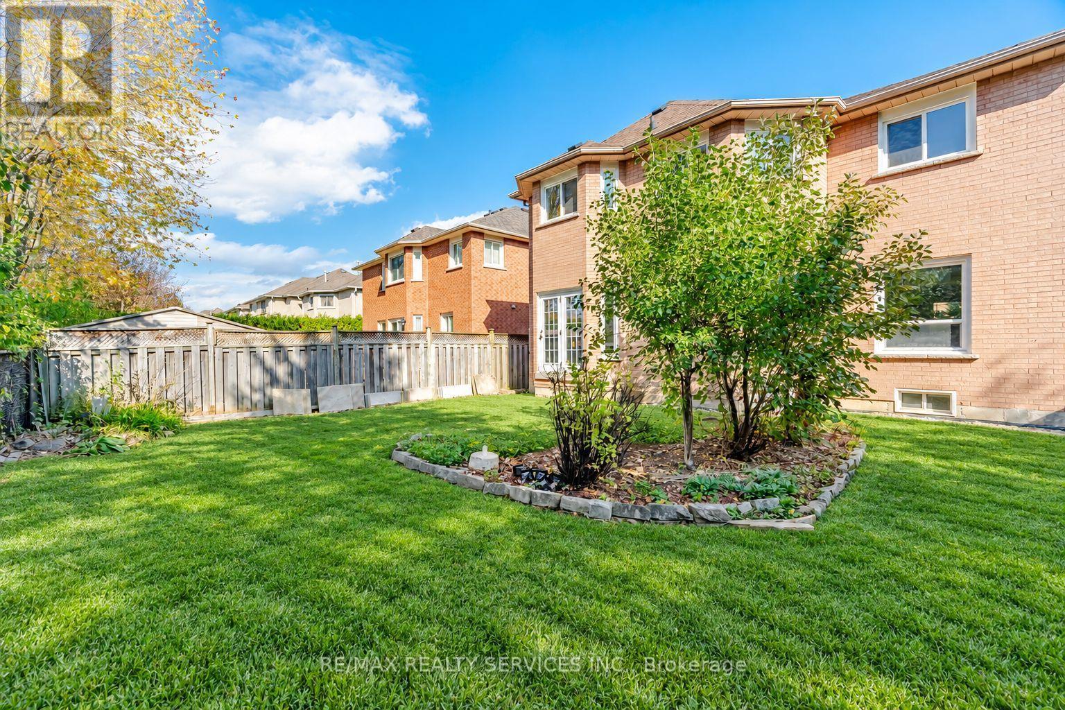 8 Gardenia Way — photo 50
