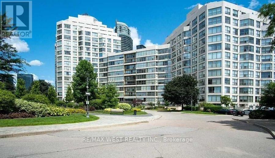 2261 Lake Shore Boulevard West — photo 2