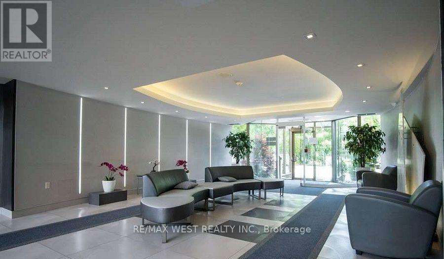2261 Lake Shore Boulevard West — photo 4
