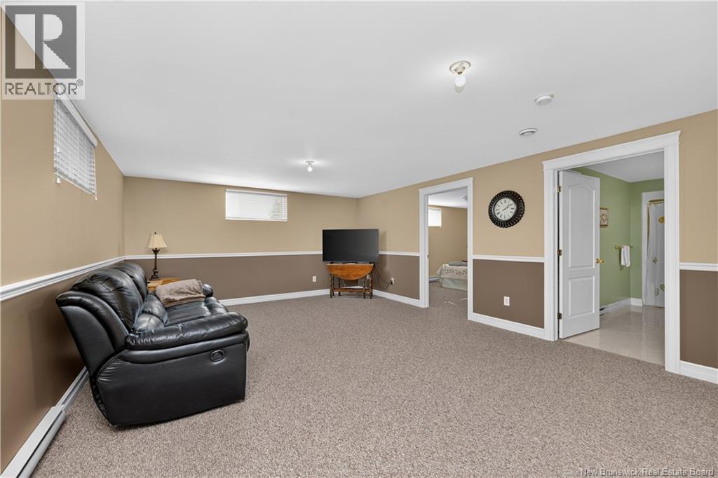 3 Eastgate Court - 34