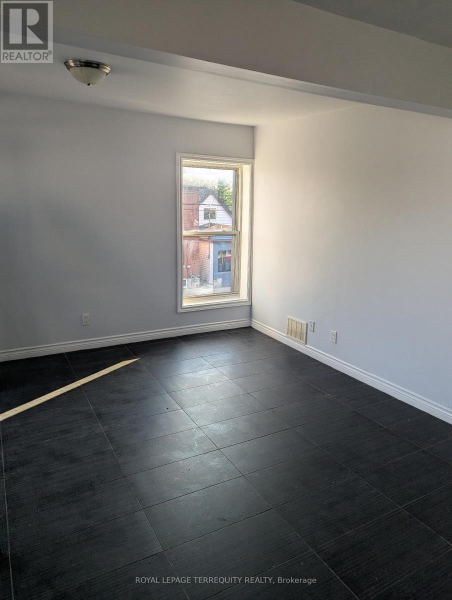 1182 Cannon Street East — photo 4