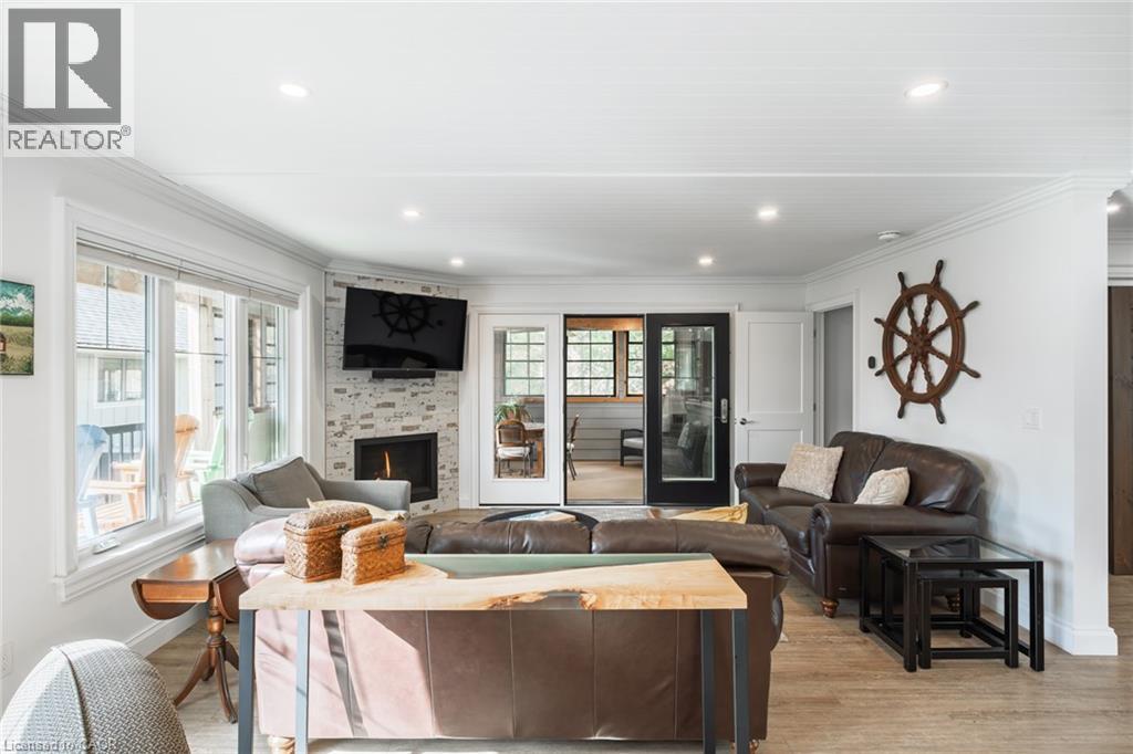 39 KING Street S - 9