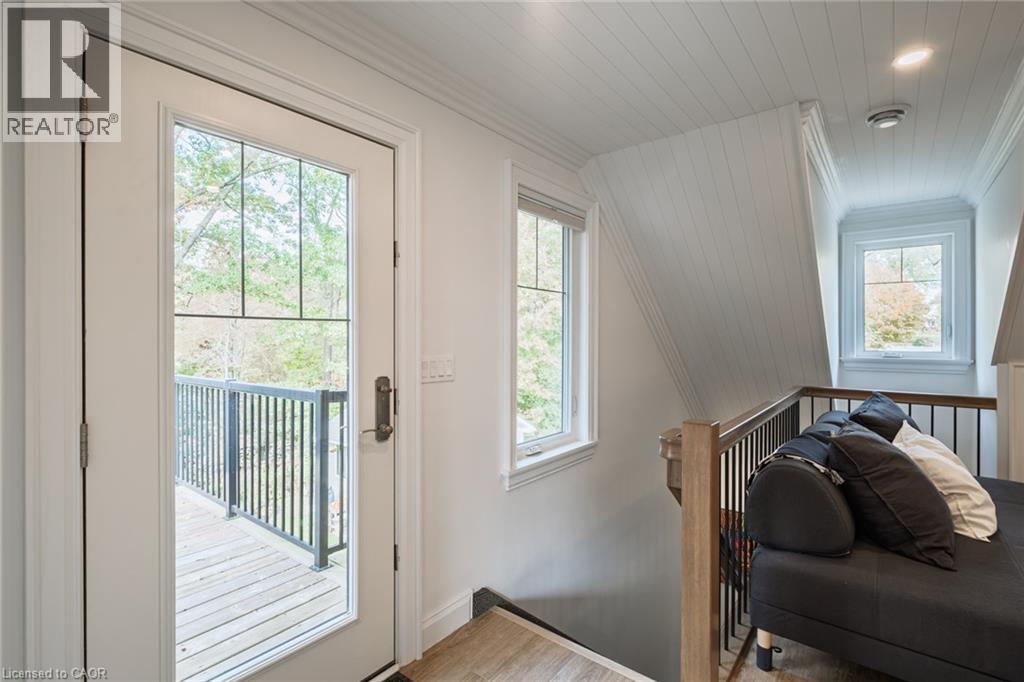 39 KING Street S - 23