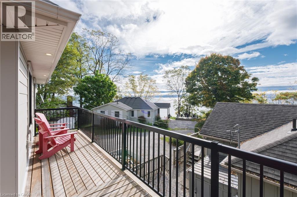 39 KING Street S - 37