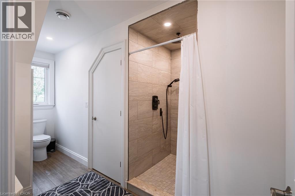 39 KING Street S - 30