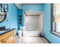 60 Setterington Street, Leamington, ON N8H1T3 Photo 32