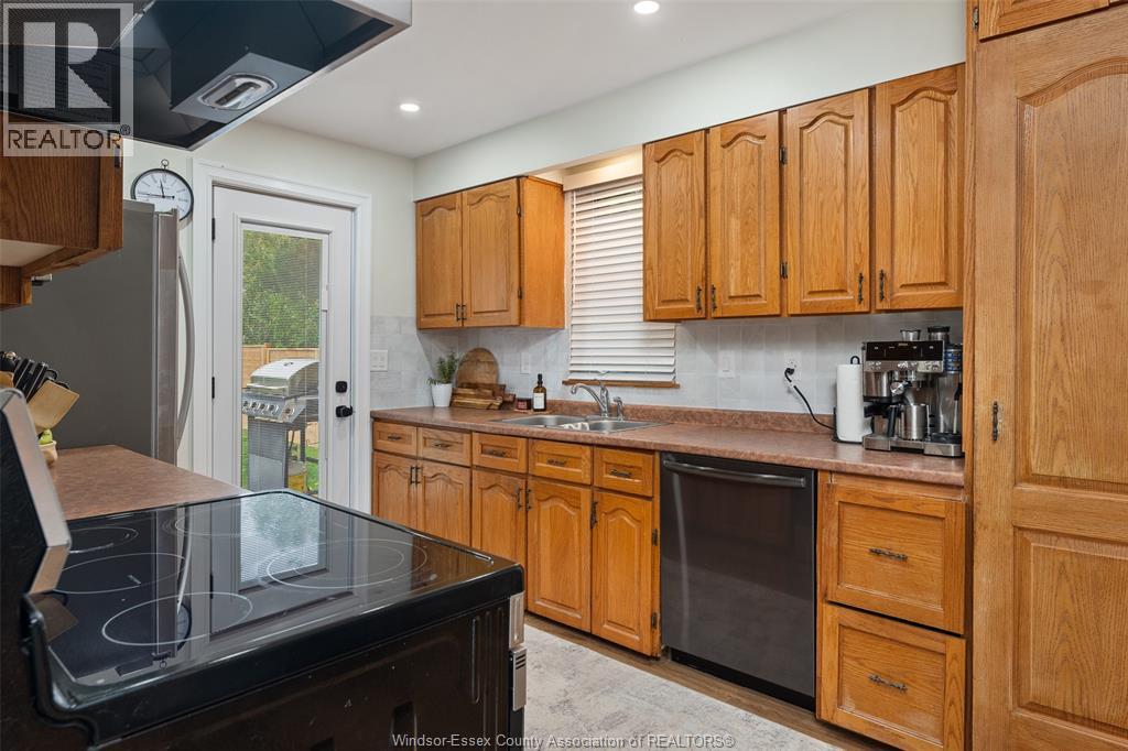 1056 SPRUCE AVENUE - 17
