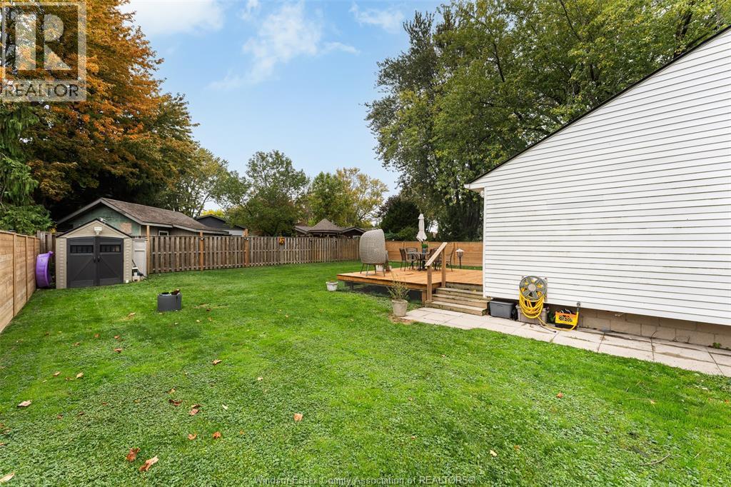 1056 SPRUCE AVENUE - 25