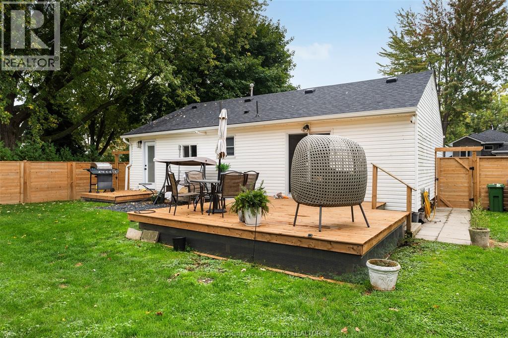 1056 SPRUCE AVENUE - 27