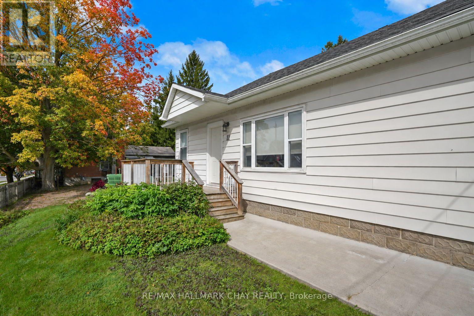 11 King Street South — photo 4