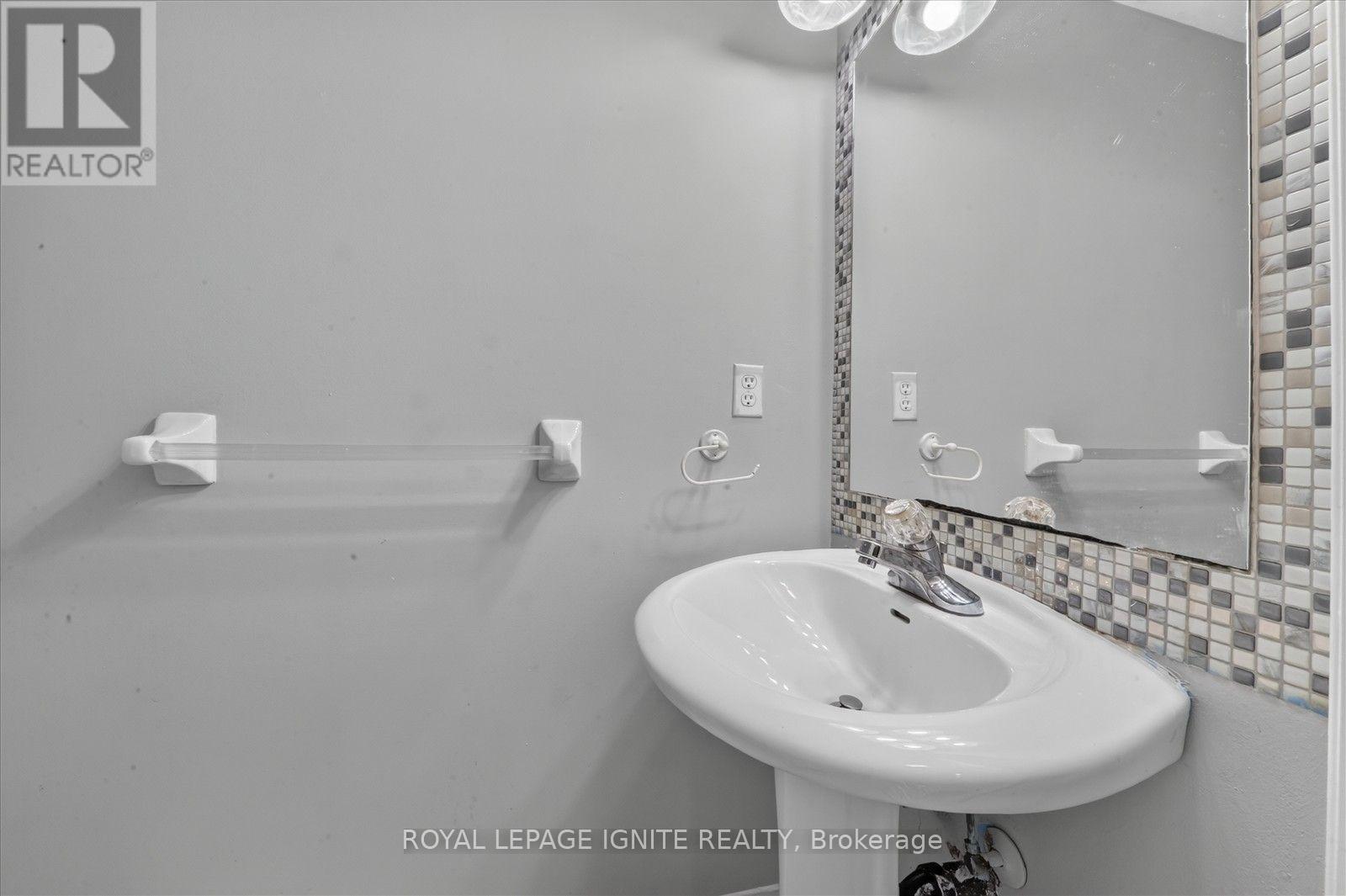 26 Roxton Crescent — photo 8