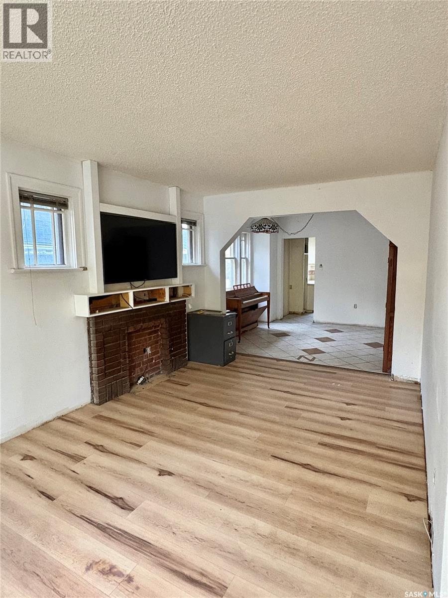 415 26th STREET W, Saskatoon — photo 3