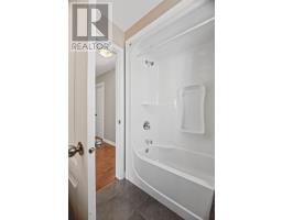 8 Ossington Street thumbnail 16