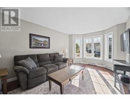 8 Ossington Street thumbnail 3