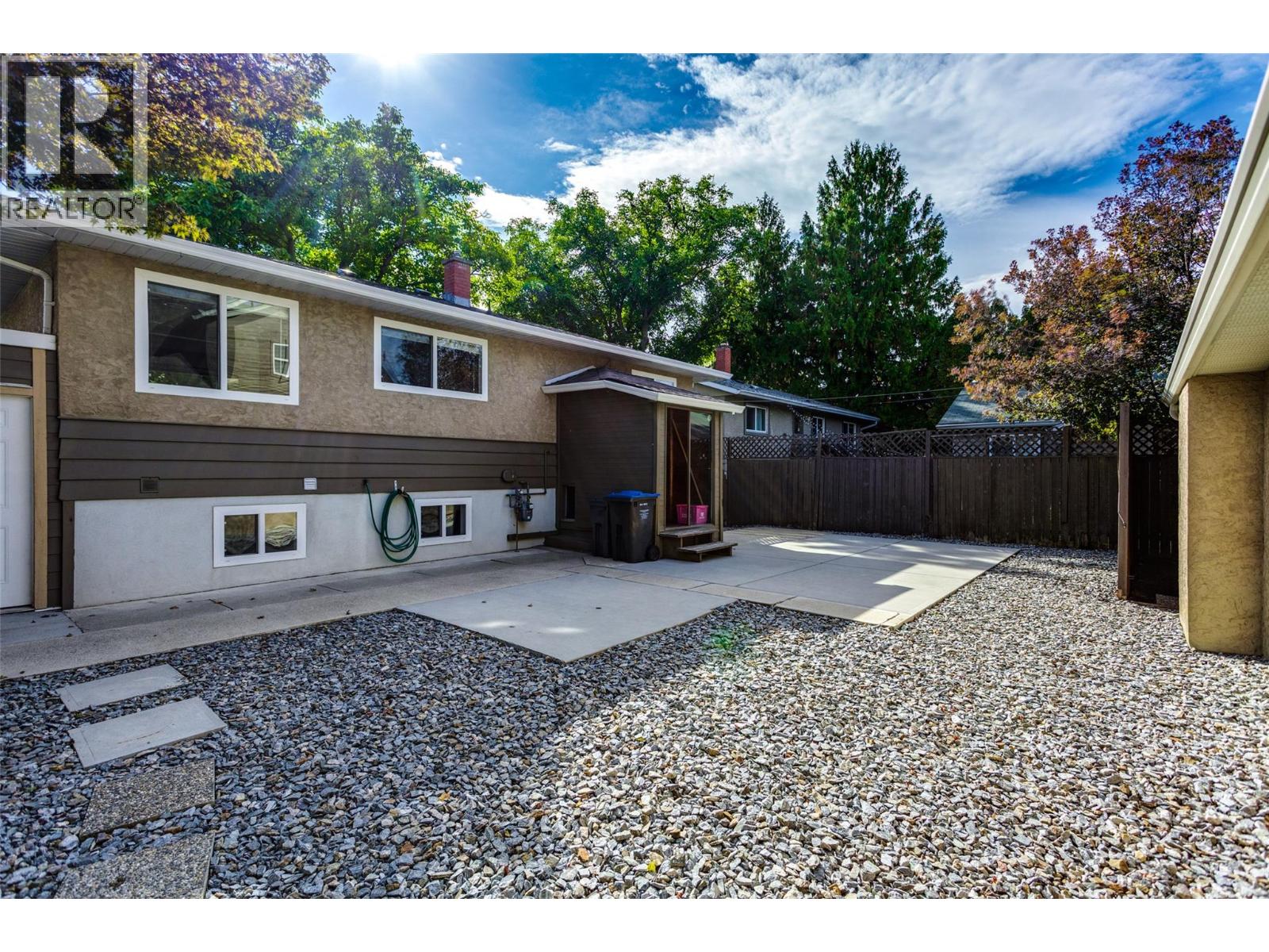 950 & 952 Stockwell Avenue - 18