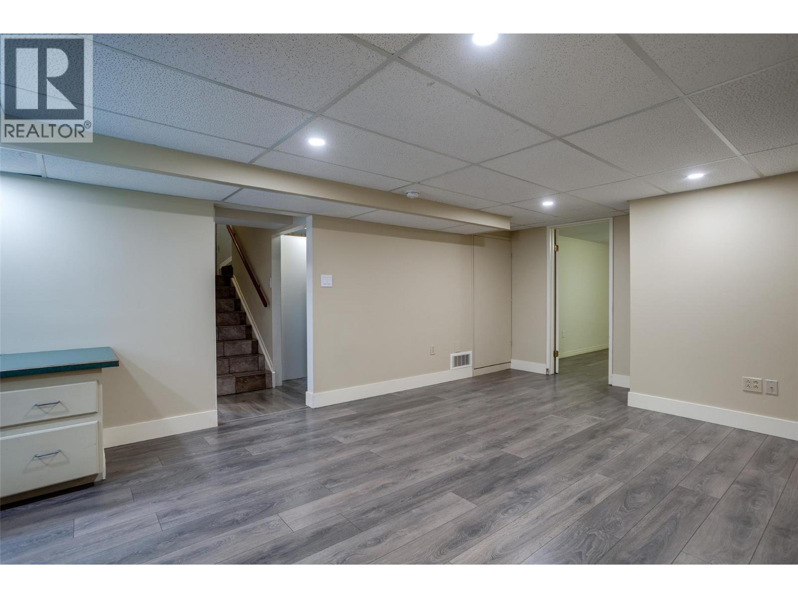950 & 952 Stockwell Avenue - 27
