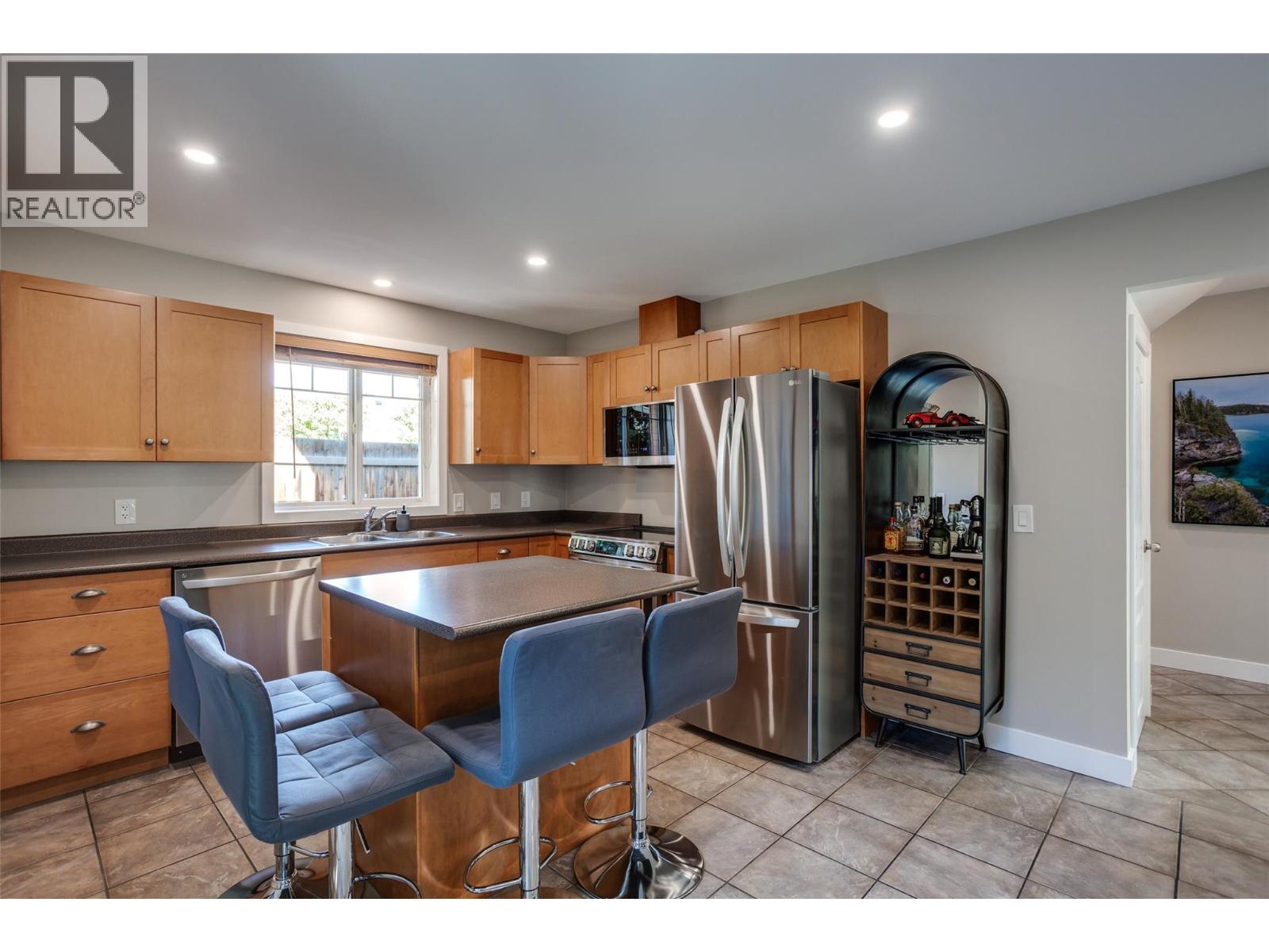 950 & 952 Stockwell Avenue - 55