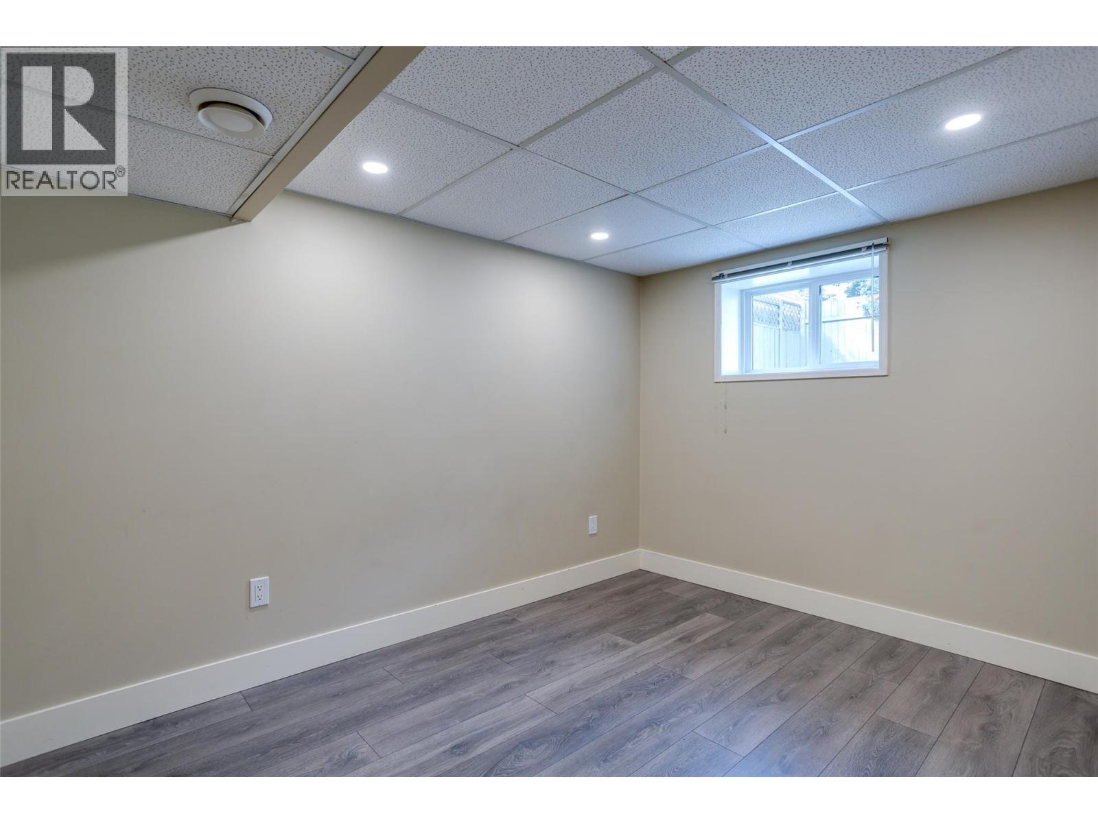 950 & 952 Stockwell Avenue - 31